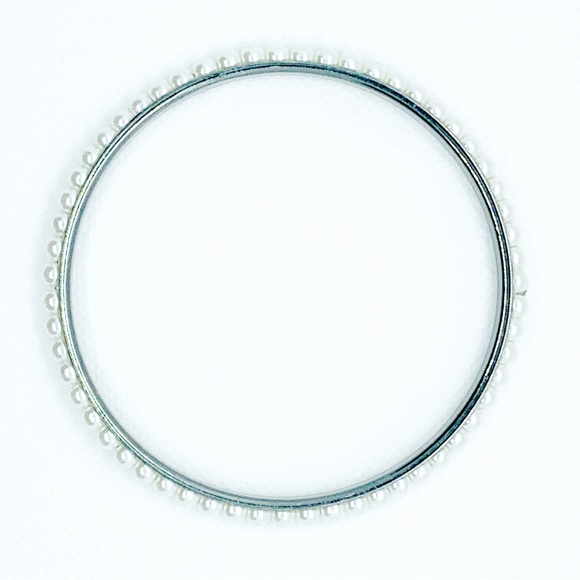 Glass Pearl And Gunmetal Silver Bracelet - Picture 2 of 5